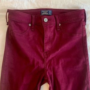 Size 25, Abercrombie Simone high rise Jean legging ankle. Maroon color.